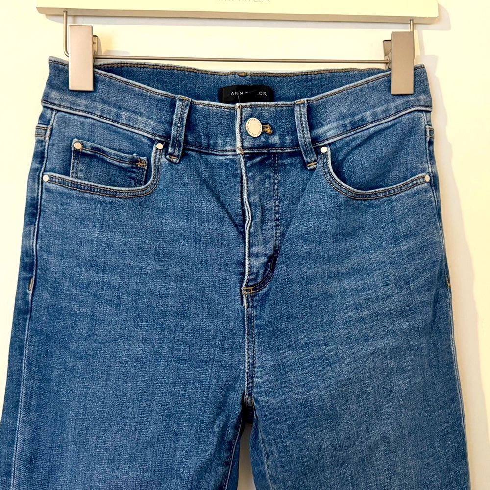 Ann Taylor Size 2/fits as 27-28 High waist Ancle Boot cut Flare Jeans